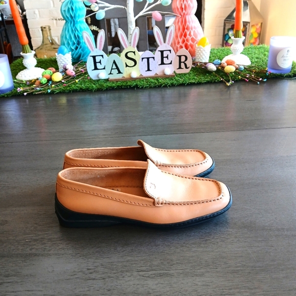 TODS Leather Loafers Womans Size 6.5 Nwot - Picture 1 of 9